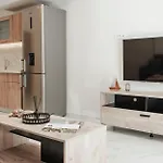 Komis Yard House, Luxury Apartment, דירה זקינטוס טאון