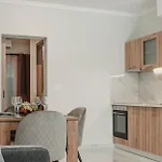 Komis Yard House, Luxury Apartment, דירה זקינטוס טאון