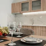 Komis Yard House, Luxury Apartment, דירה זקינטוס טאון