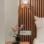 Komis Yard House, Luxury Apartment, דירה *