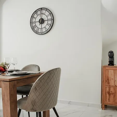 Komis Yard House, Luxury Apartment, Закинтос