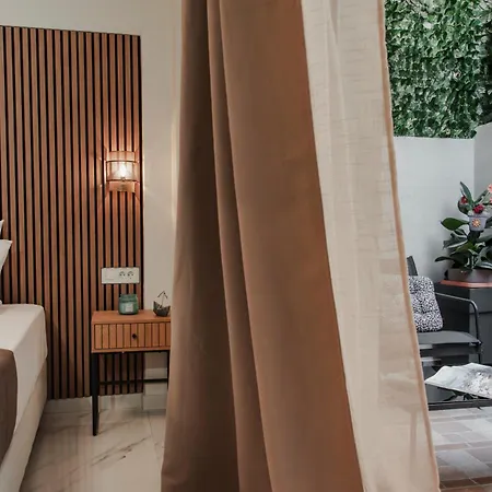 Komis Yard House, Luxury Apartment, *