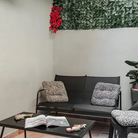 Komis Yard House, Luxury Apartment, *