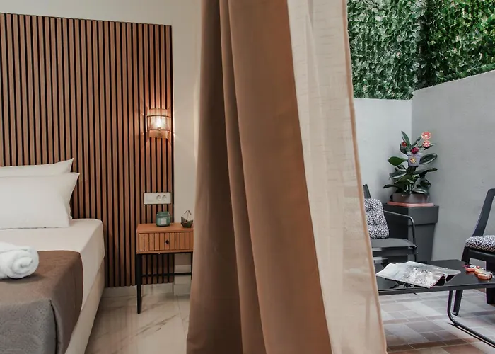 Komis Yard House, Luxury Apartment, *