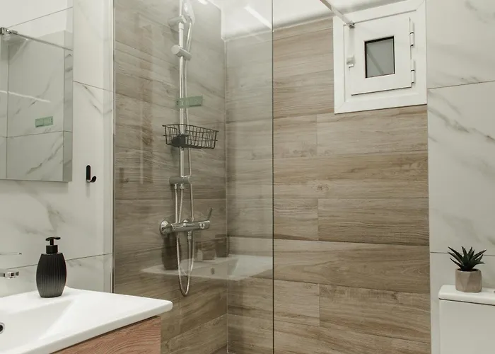 Komis Yard House, Luxury Apartment, *