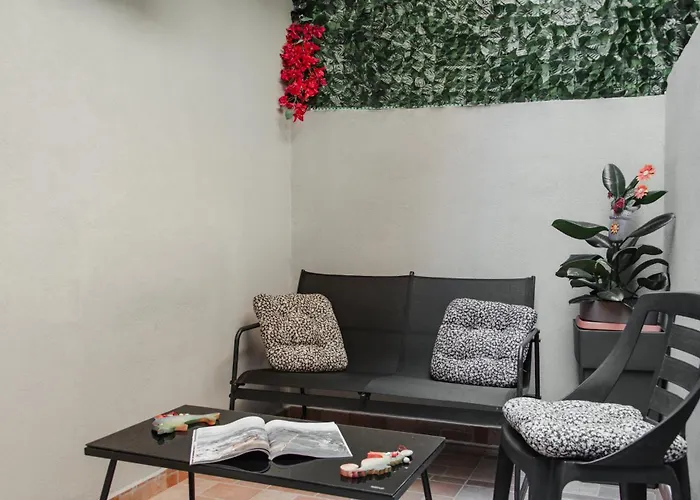 Komis Yard House, Luxury Apartment, *